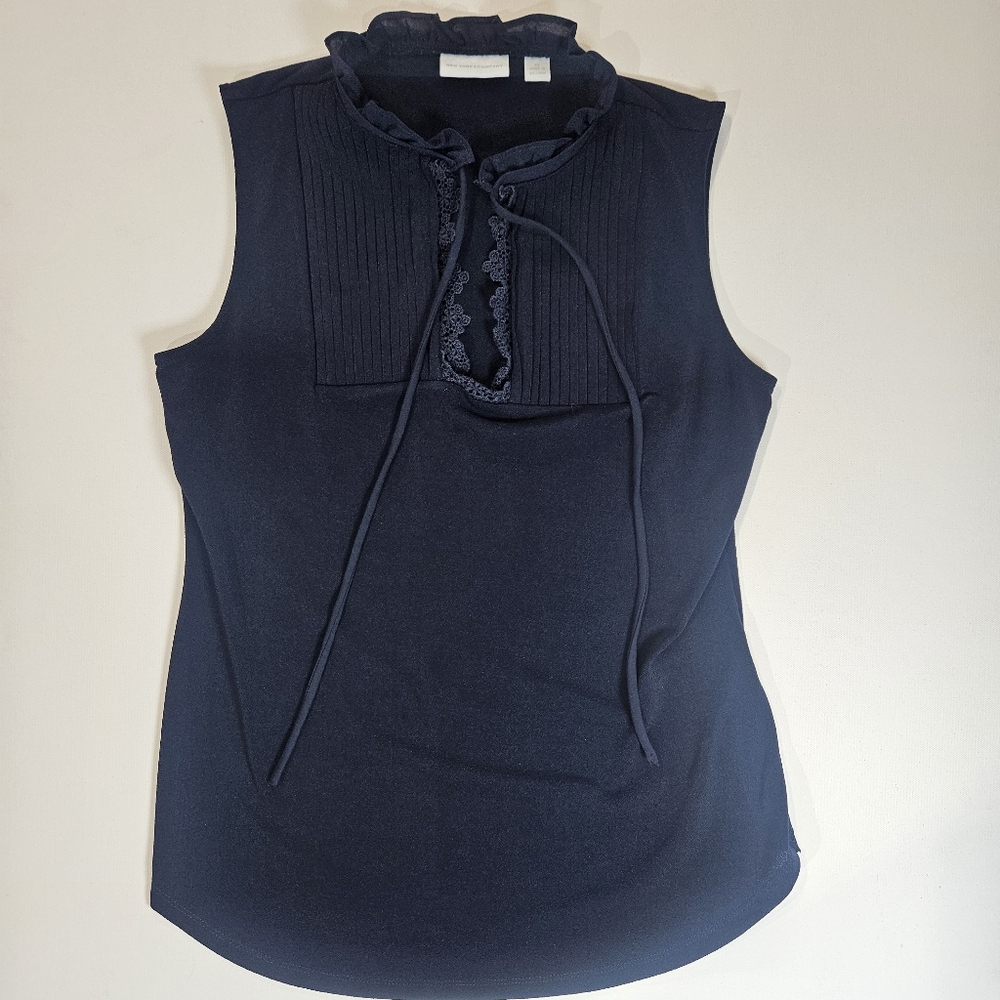 New York & Company Sleeveless Blouse XS Navy Blue Fringe‎ Pleated V-neck Gothic
